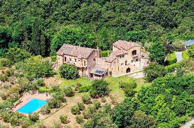 Ferme entièrement équipée avec piscine, terrasse et jardin