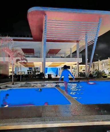 Holiday home with pool & BBQ