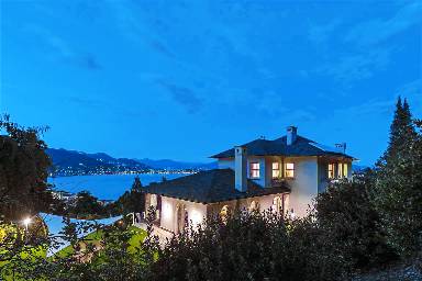 Villa mit Grill, Terrasse und Sauna