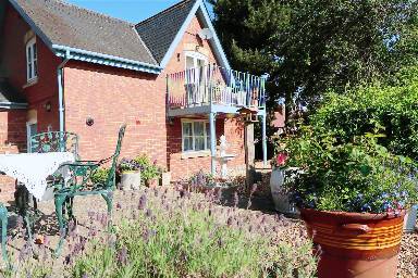 Flat with terrace, BBQ & garden | Nature view