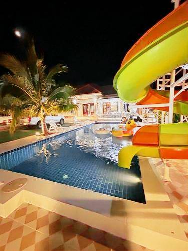 Villa with pool & patio in Khanom