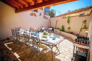 Casa rural con jardín y barbacoa