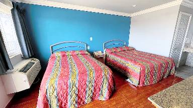 Motel with garden