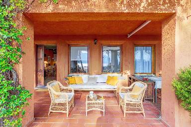 Voll ausgestattete Wohnung mit Terrasse, Pool und Garten