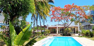 346 m² House