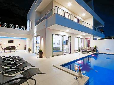 160 m² House