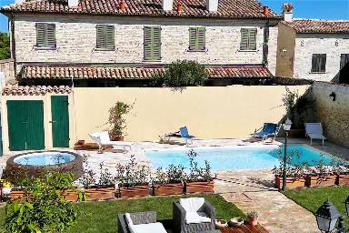 Wohnung mit Garten und Pool