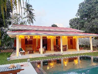 Villa mit Garten und Pool