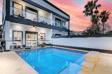 223 m² House