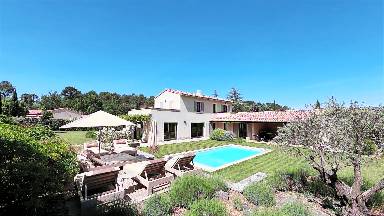 Maison avec terrasse, jardin et barbecue | Vue montagne