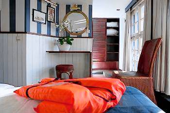 Boat Hotel De Barge in Bruges