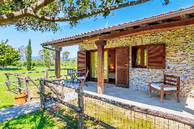 Ferienwohnung mit Terrasse, Garten und Pool | Gartenblick
