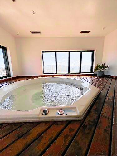 Pleasant serviced apartment with pool, sauna & jacuzzi | Pet-friendly — photo 2