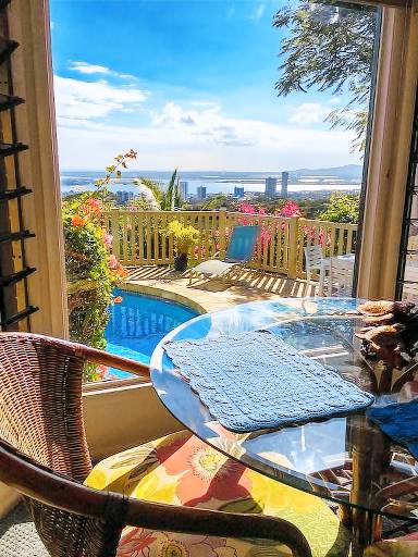 Rainbow Inn Aiea. Mit Blick auf Pearl Harbor. Lizenz 90 / BB0038