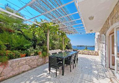 Family-friendly house with private pool, garden & terrace