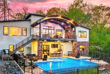 418 m² House