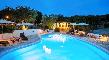 Voll ausgestattete Villa mit Terrasse, privatem Pool und Garten | Poolblick