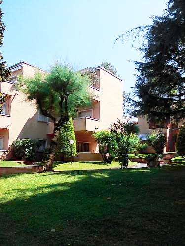 Apartment with pool & garden — photo 3