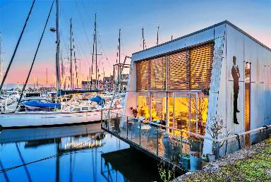 Beautiful boat with terrace | Pets allowed