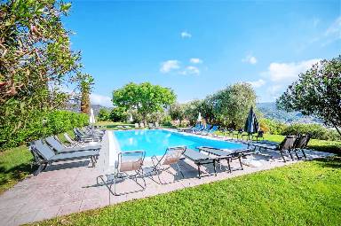 Wohnung mit Terrasse, Pool und Garten | Seeblick