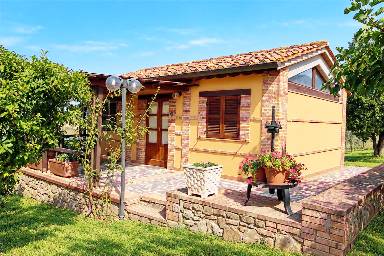 Tenuta Badia: La Capanna: Romantico monolocale con piscina