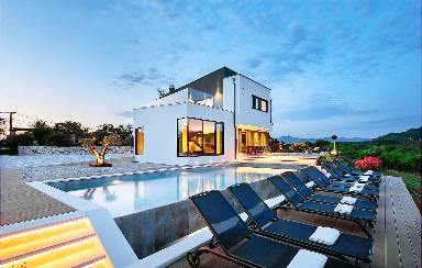 Huis 375 m²