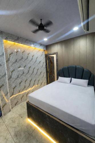 Lari Guest House