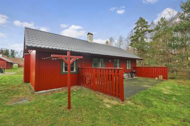 Ferienhaus mit Terrasse und Pool