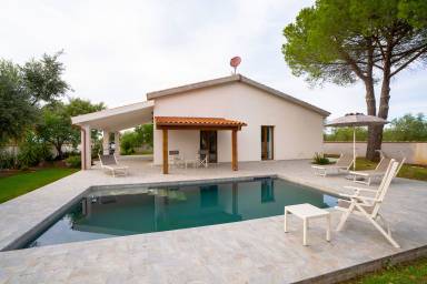 Voll ausgestattete schöne Villa mit privatem Pool, Terrasse und Garten | Hunde erlaubt