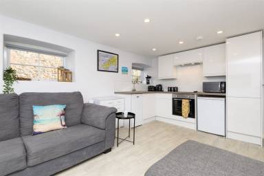 House  Looe