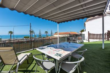 Apartamento con barbacoa, terraza e internet de alta velocidad | Vistas a la playa | Al lado de la playa
