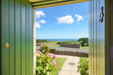 Family-oriented cottage with garden | Next to the beach | Pets allowed