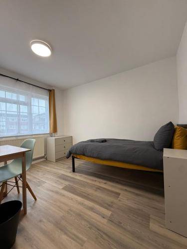 Simple Rooms for Contractors and Essential Workers — photo 4