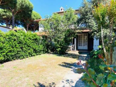 Casa con terrazza, griglia e giardino