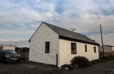 House Cemaes Bay