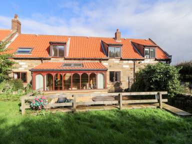 Cottage with garden & BBQ