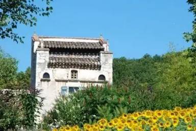 Dominez le Quercy blanc avec une location de vacances à Lauzerte - HomeToGo