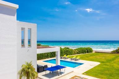 Villa with private pool, terrace & barbeque
