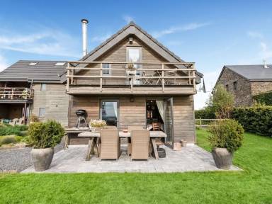 Maison avec barbecue, terrasse et jardin