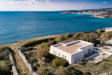 Ferienhaus am Meer für 6 Gäste mit Hund in Marina di Felloniche, Region Apulien in Italien. 