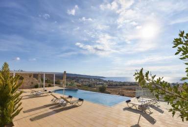 Flat with garden, terrace & pool
