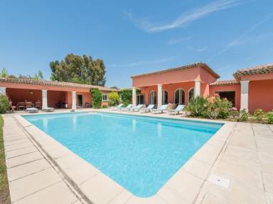 Großzügiges Ferienhaus mit privatem Pool für 8 Gäste mit Hund in Grimaud, Provence-Alpes-Côte d'Azur