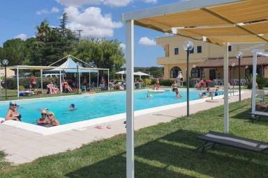 Ferienwohnung in Lizzano mit Pool