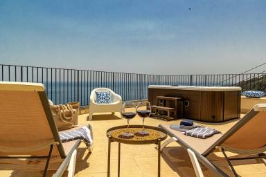 Casa con giardino, terrazza e idromassaggio | Vista sul mare