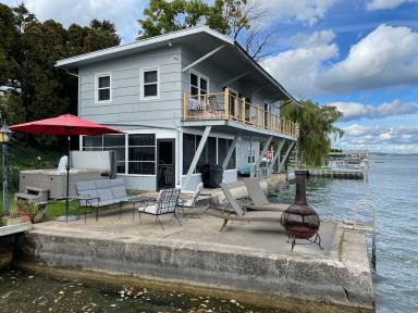 House  Canandaigua Lake