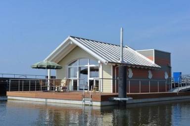 Tolles Ferienhaus in Wiek mit Großer Terrasse