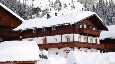 Eine Ferienwohnung in Obertilliach in herrlicher Bergkulisse - HomeToGo