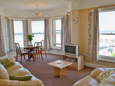 Family-friendly pleasant cottage | River view | Close to the beach