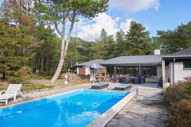 Ferienhaus mit Pool, Grill und Terrasse