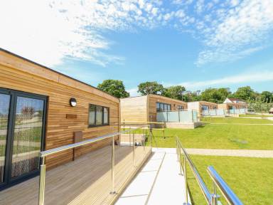 Children-friendly cottage with jacuzzi & garden